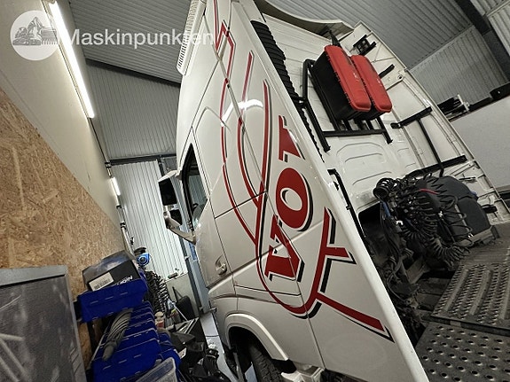 Volvo FH 6x2 pusher 14 of 27