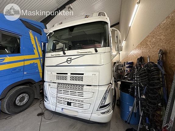 Volvo FH 6x2 pusher 5 of 27