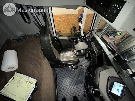 Volvo FH 6x2 pusher 16 of 27