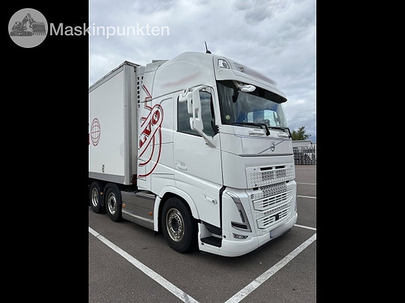 Volvo FH 6x2 pusher 2 of 27
