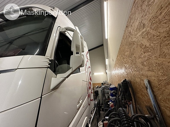 Volvo FH 6x2 pusher 10 of 27
