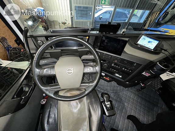 Volvo FH 6x2 pusher 19 of 27