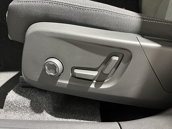 Volvo XC40 10 of 18