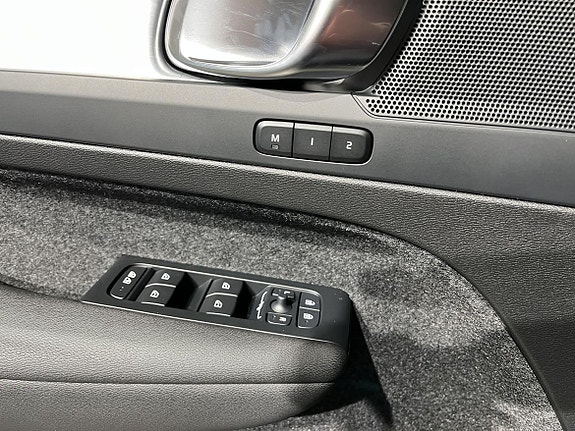Volvo XC40 11 of 18
