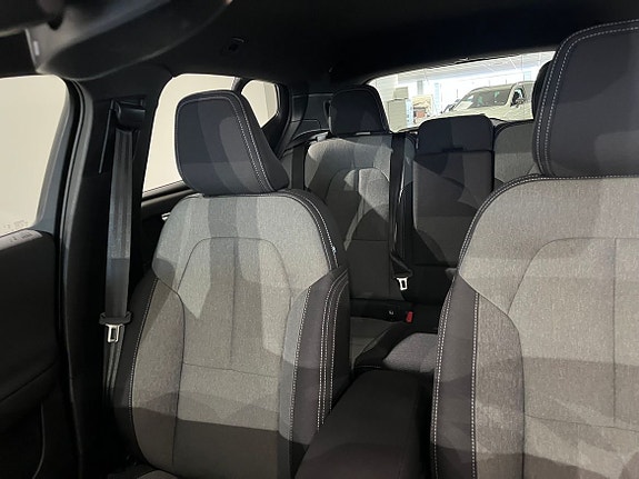 Volvo XC40 12 of 18