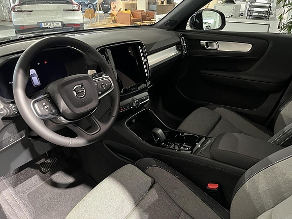 Volvo XC40 6 of 18