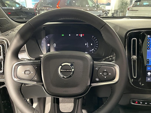 Volvo XC40 7 of 18
