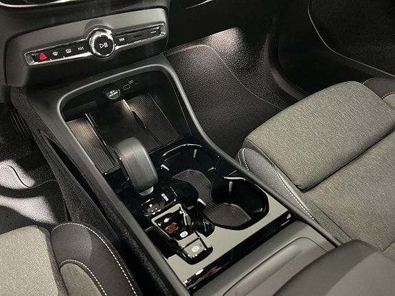 Volvo XC40 9 of 18