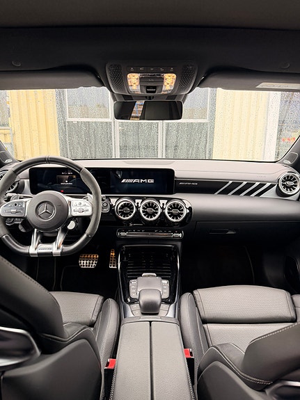 Mercedes-Benz CLA45 8 of 9