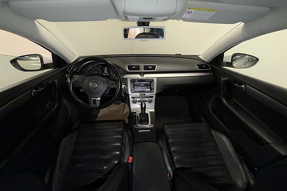 Volkswagen Passat 12 of 30