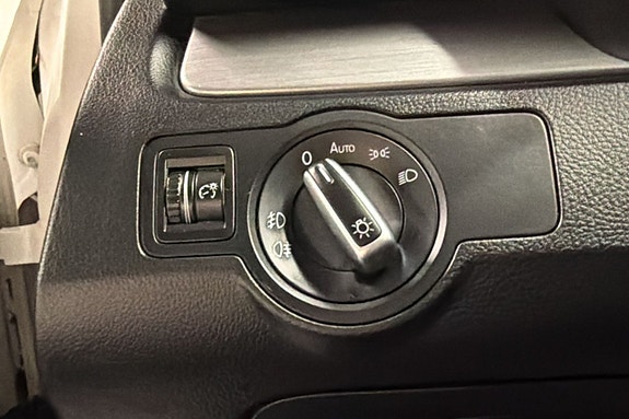Volkswagen Passat 19 of 30