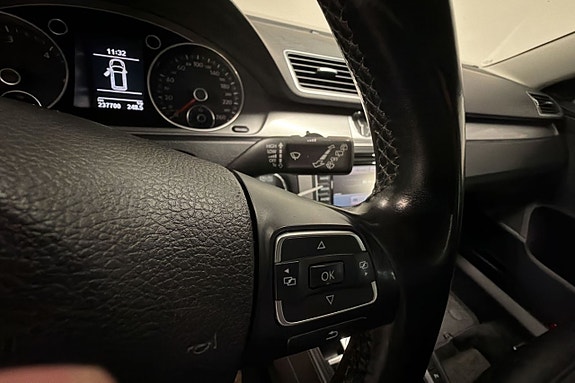 Volkswagen Passat 17 of 30