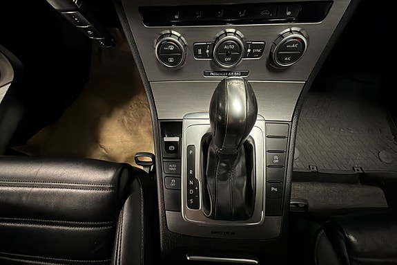 Volkswagen Passat 22 of 30