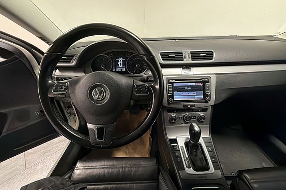 Volkswagen Passat 15 of 30