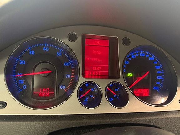 Volkswagen Passat 13 of 24