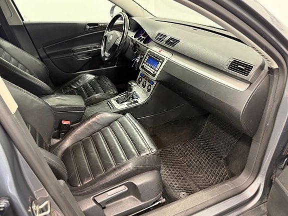 Volkswagen Passat 12 of 24