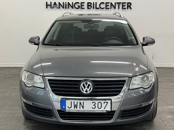 Volkswagen Passat 2 of 24