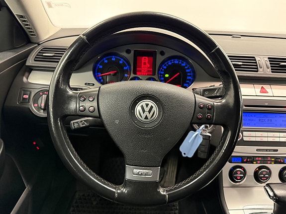 Volkswagen Passat 16 of 24