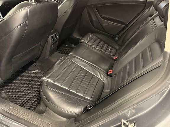 Volkswagen Passat 21 of 24