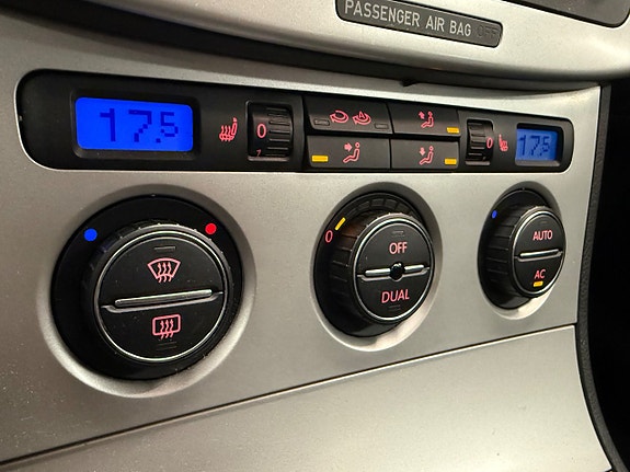 Volkswagen Passat 14 of 24