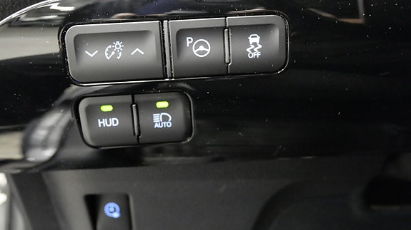Toyota Prius Plug-in Hybrid 15 of 18