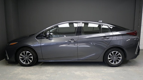 Toyota Prius Plug-in Hybrid 3 of 18