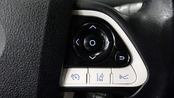 Toyota Prius Plug-in Hybrid 17 of 18