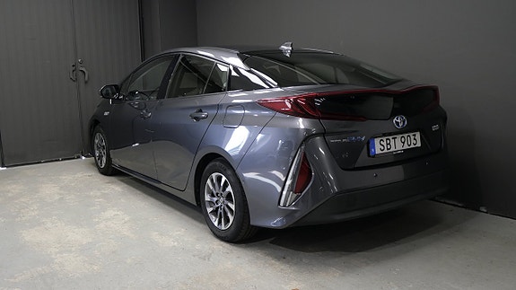 Toyota Prius Plug-in Hybrid 4 of 18