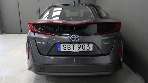 Toyota Prius Plug-in Hybrid 5 of 18