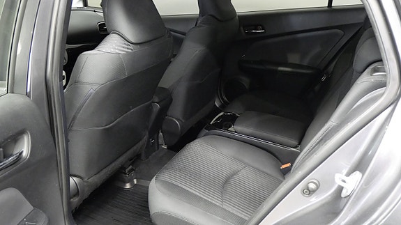 Toyota Prius Plug-in Hybrid 8 of 18