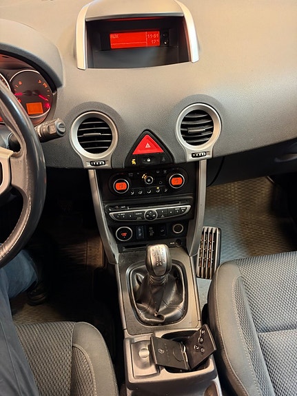 Renault Koleos 12 of 12