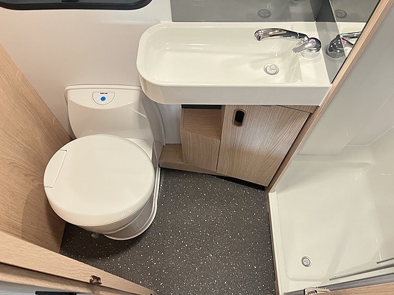 Adria AVIVA 563 PT (2027+3-våningssäng+Pluspaket) 17 of 22
