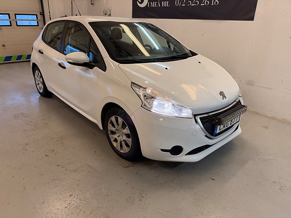 Peugeot 208 4 of 6