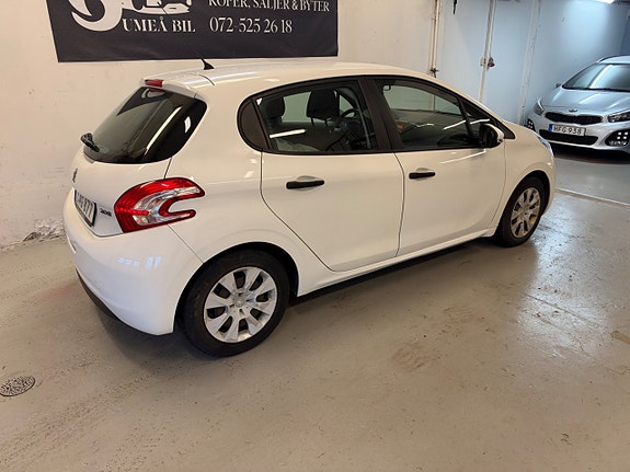 Peugeot 208 5 of 6