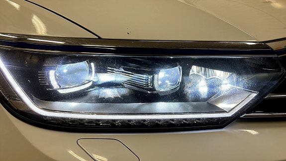 Volkswagen Passat 15 of 25