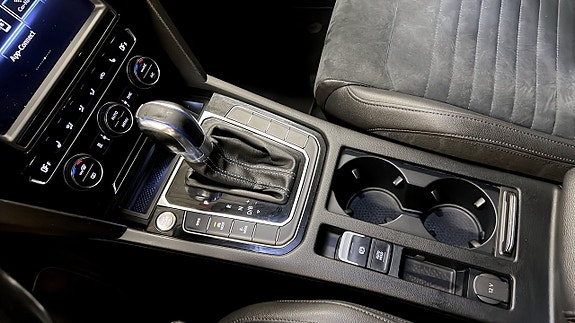 Volkswagen Passat 19 of 25