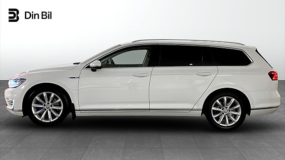 Volkswagen Passat 2 of 25