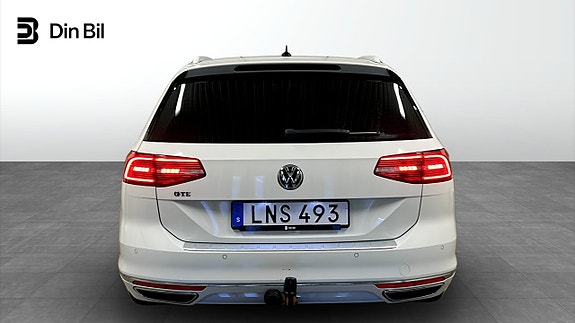 Volkswagen Passat 5 of 25