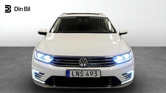 Volkswagen Passat 4 of 25