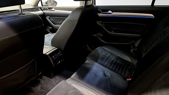 Volkswagen Passat 12 of 25