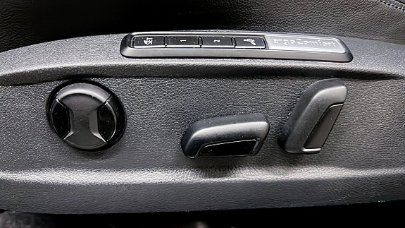 Volkswagen Passat 17 of 25