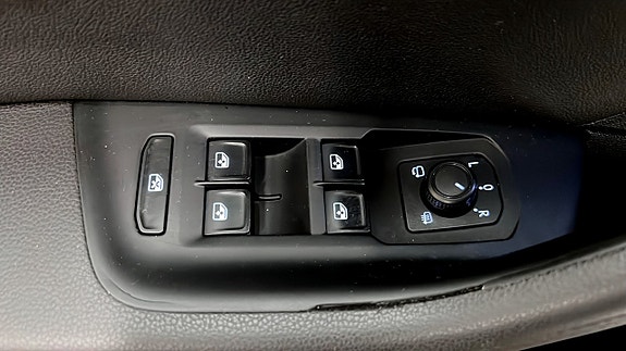 Volkswagen Passat 18 of 25