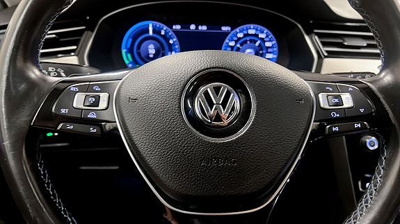 Volkswagen Passat 21 of 25