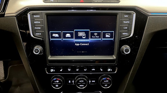 Volkswagen Passat 10 of 25