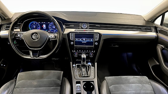 Volkswagen Passat 11 of 25