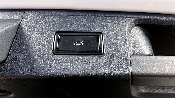 Volkswagen Passat 25 of 25