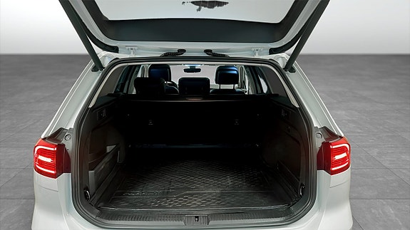 Volkswagen Passat 13 of 25
