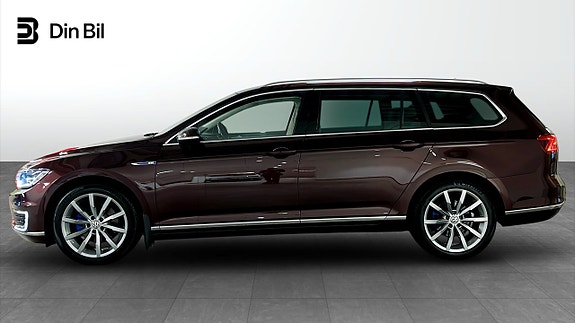 Volkswagen Passat 2 of 26