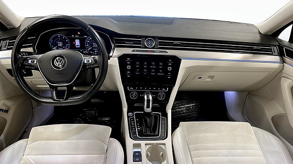 Volkswagen Passat 10 of 26