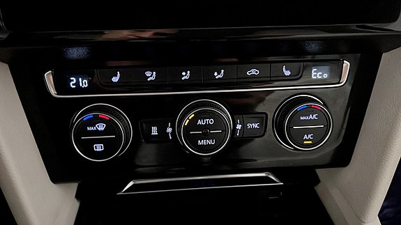 Volkswagen Passat 25 of 26